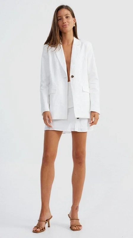 Dress up or down with these versatile pieces   Hale Linen Blazer - White